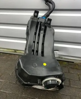Audi Q7 4M AdBlue liquid reservoir 4M0131878CF