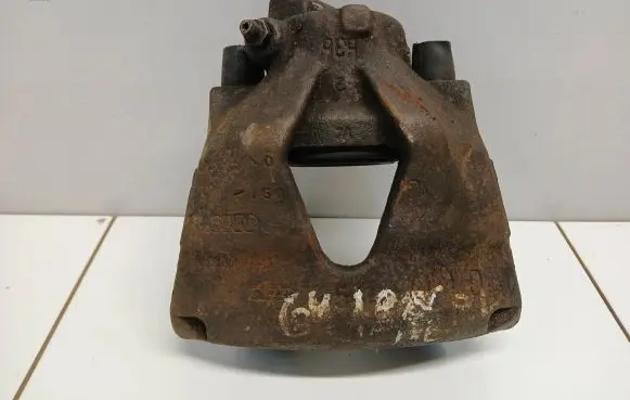 Volkswagen Golf IV Front brake caliper