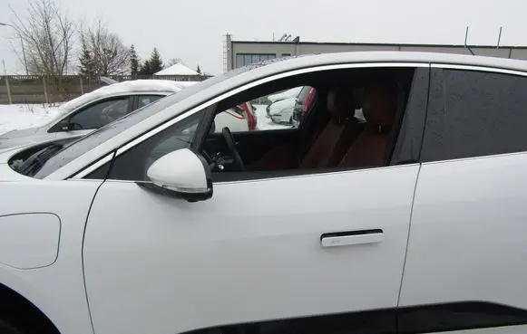 Jaguar I-Pace Front door 
