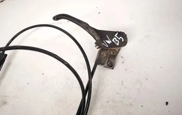 Volkswagen PASSAT B5 Engine bonnet (hood) release handle