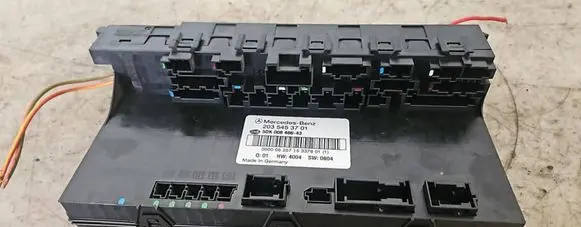 Mercedes-Benz C W203 Fuse module 2035453701 5DK00848643
