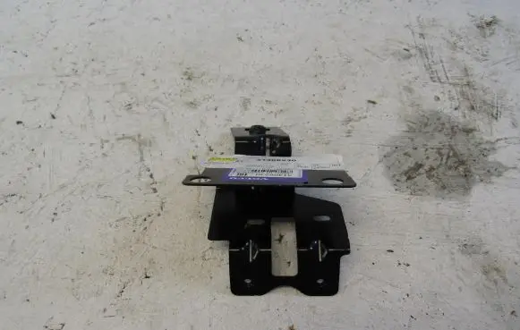 Volvo V60 Fender mounting bracket 31468230