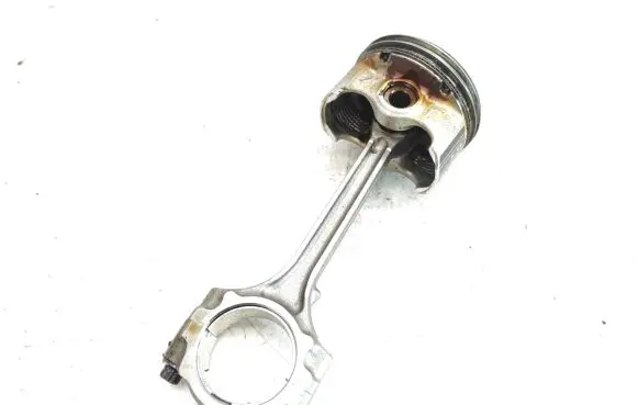 Suzuki Swift III Piston with connecting rod 81P67