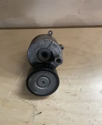 Volkswagen Transporter - Caravelle T6 Alternator belt tensioner 04L145299B