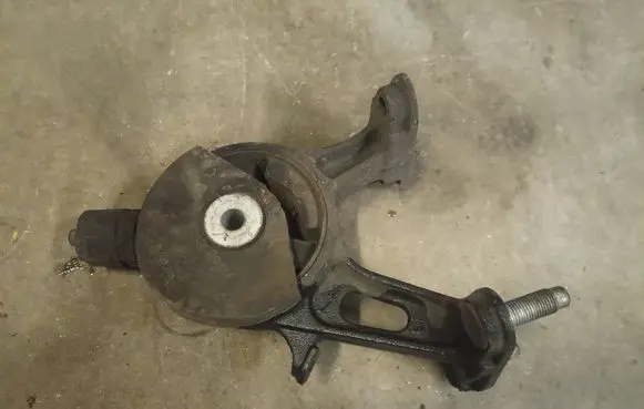 Toyota Verso Gearbox mount 0R020