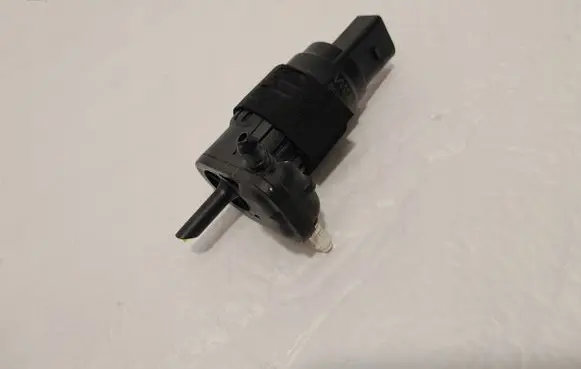 Porsche Cayenne (9Y0 9Y3) Windscreen/windshield washer pump 8K9955647