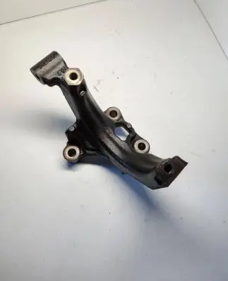 Volkswagen Golf VII Engine mounting bracket 04L425