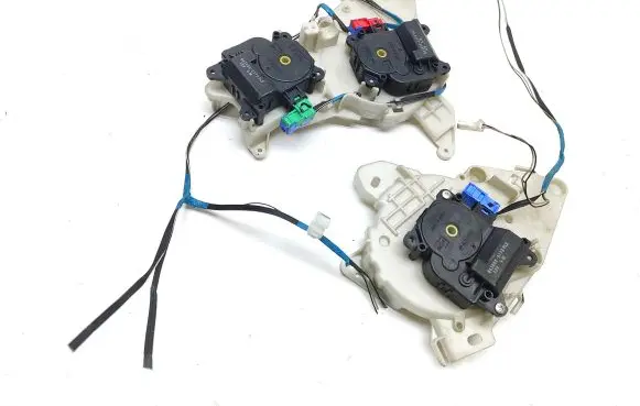 Toyota Land Cruiser (J150) Air flap motor/actuator 0638000172