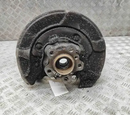 BMW 5 G30 G31 Rear wheel hub 6861137