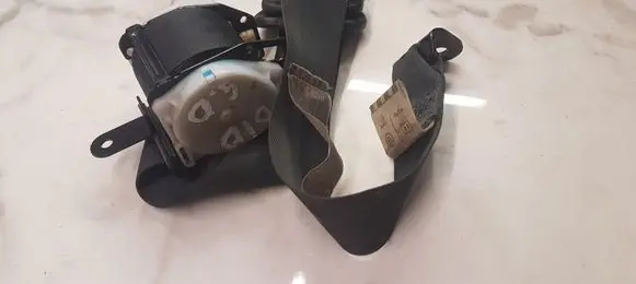 Mitsubishi Pajero Rear seatbelt 0429072