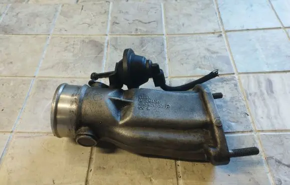Audi A6 S6 C5 4B Throttle valve 4B0145950