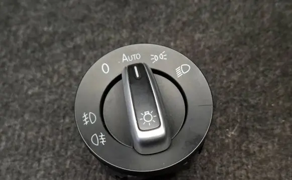 Volkswagen Tiguan Light switch 3C8941431N