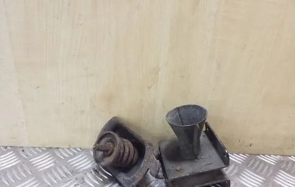 KIA Sorento Spare wheel mounting bracket 