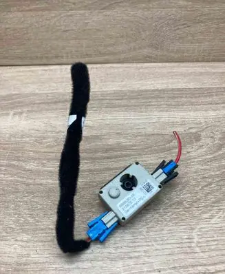 BMW X3 E83 Aerial antenna amplifier 6990090 21367510 WITHPLUG