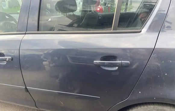 Chevrolet Corsa Rear door