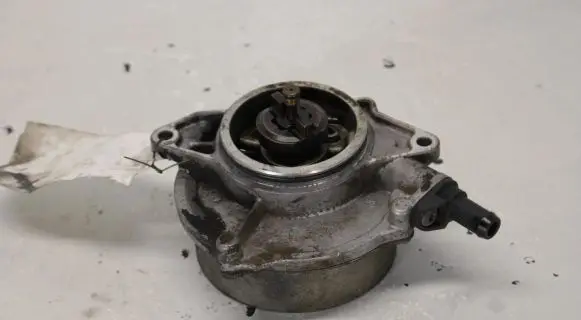 Audi A6 S6 C6 4F Vacuum pump 057145100AE