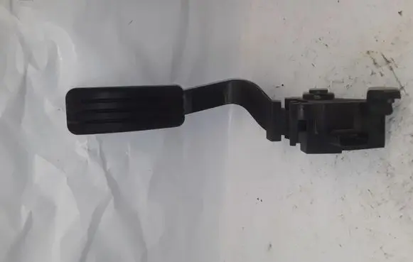 Renault Megane III Accelerator throttle pedal 180100009R RKD NOTCODE