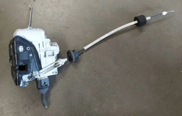 Audi A6 S6 C6 4F Front door lock 4F1837015E
