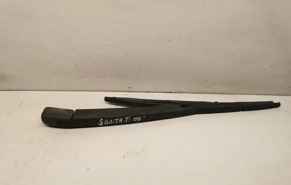 Hyundai Santa Fe Rear wiper blade arm