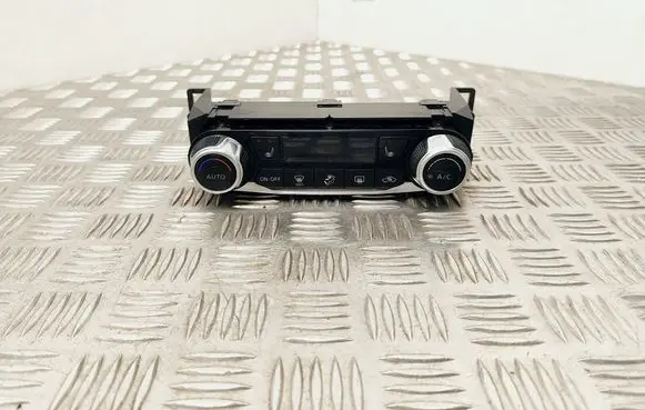 Nissan Juke II F16 Climate control unit 275005FA0A