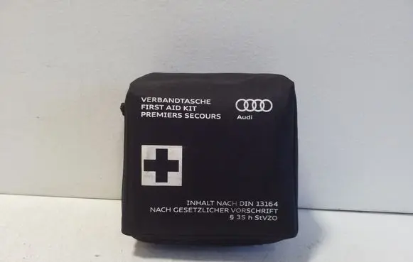 Audi Q3 8U First aid kit 8J7860282