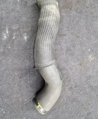 Mazda 6 Intercooler pipe mounting bracket 