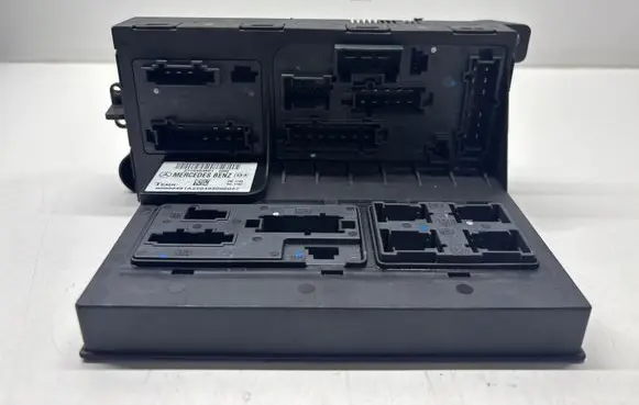 Mercedes-Benz E W211 Fuse module 2115453801
