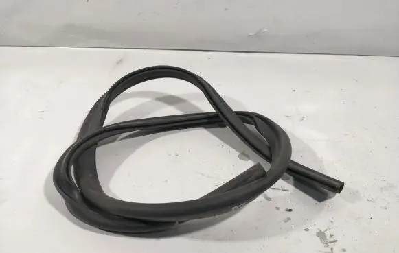 Volkswagen PASSAT B7 Engine compartment rubber 3C0823723