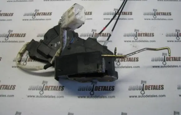 Toyota Corolla Verso E121 Front door lock