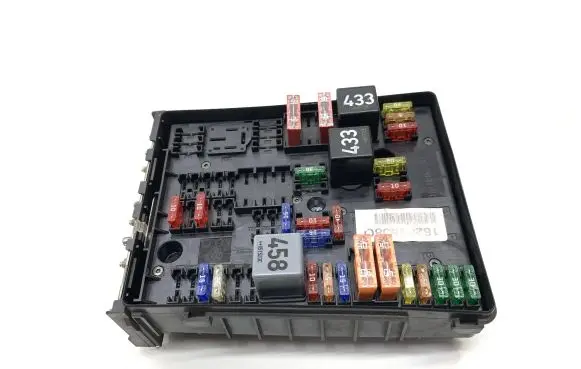 Volkswagen Golf Plus Fuse module 18209808O 1A110405