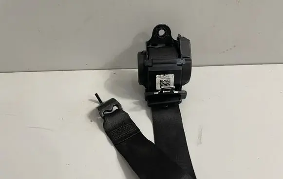 BMW 7 G11 G12 Middle seatbelt (rear) 7402527