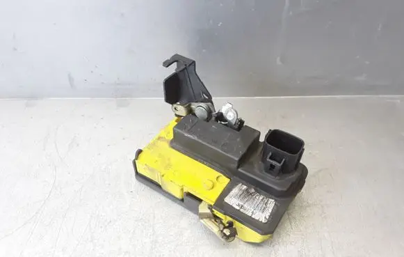 Volvo XC90 Front door lock 30699747