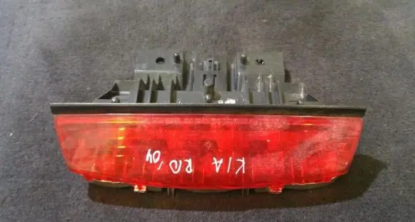 KIA Rio Third/center stoplight