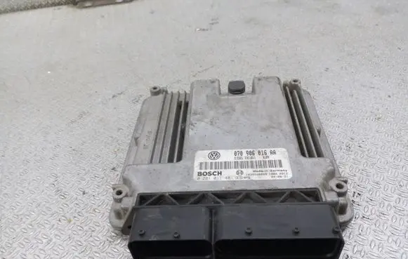 Volkswagen Touareg I Engine control unit/module 070906016AA 0281011481