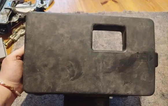 Ford Focus Battery box tray cover/lid 98AB10A659BG C8C9A