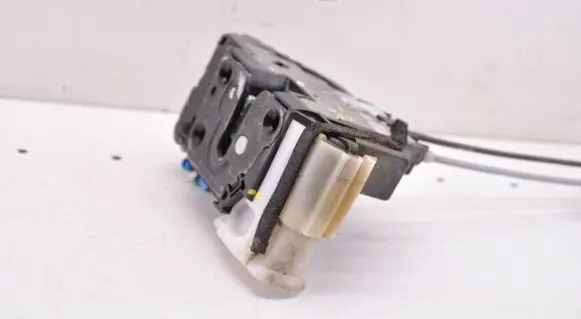 Hyundai i20 (PB PBT) Front door lock 813201J030