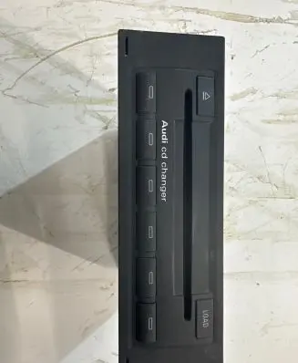 Audi A4 S4 B7 8E 8H CD/DVD changer 8E0035111