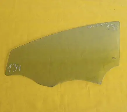 Seat Leon (1P) Front door window glass four-door