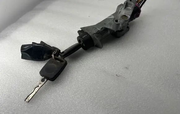 Audi A4 S4 B5 8D Ignition lock 4D0905851e