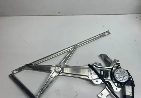 Lexus IS 200-300 Front door window regulator motor 8572053010
