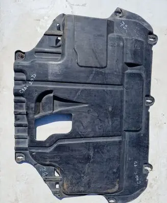 Ford C-MAX I Engine splash shield/under tray 3M51R6P013AU