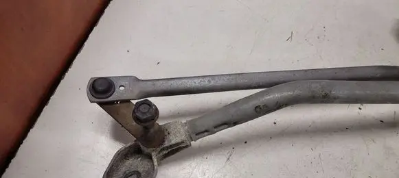 Mercedes-Benz C W204 Front wiper linkage and motor 3397021336 A2048201040 1397220567