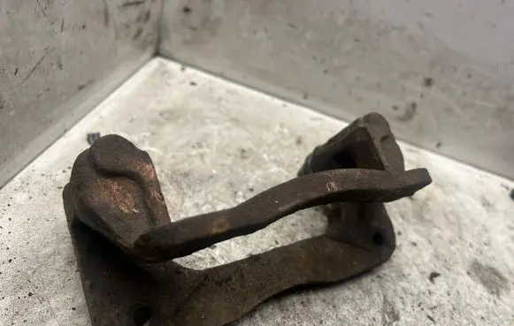 Hyundai Santa Fe Brake caliper pad carrier rear 