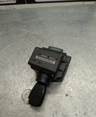 Mercedes-Benz C W203 Ignition lock 2095451908 33002419 33002418