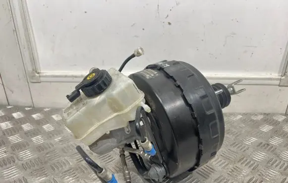 BMW 1 E81 E87 Brake booster 6785644 25222318306417 252784940