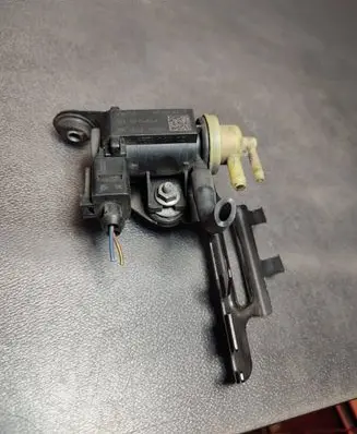 Volkswagen PASSAT B7 Turbo solenoid valve 1K0906627B