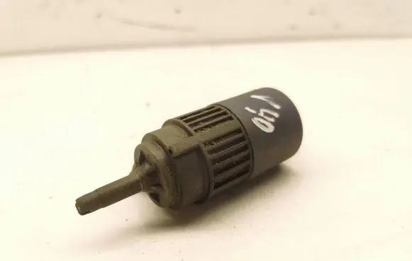 Volvo S40, V40 Windscreen/windshield washer pump