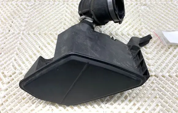 BMW X4 G02 Air filter box 8635110
