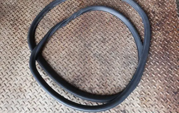 Opel Mokka X Front door rubber seal