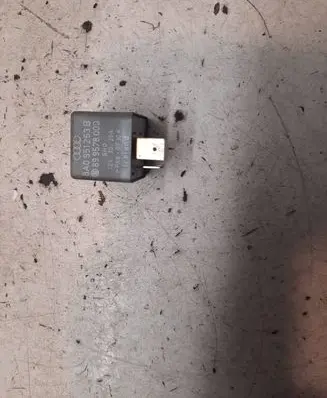 Audi A4 S4 B5 8D Other relay 8A0951253B 899578000